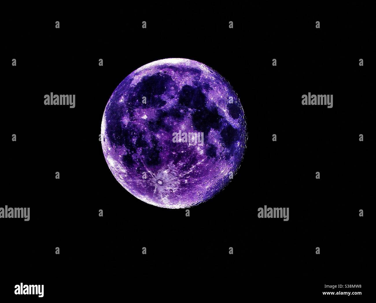 Pleine lune violette Banque D'Images