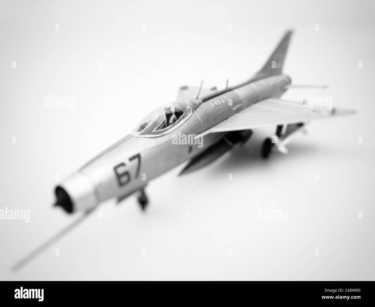 Avion modèle en lit de poisson MIG 21 à l'échelle FROG 1/72 - Image de stock capturée avec un smartphone