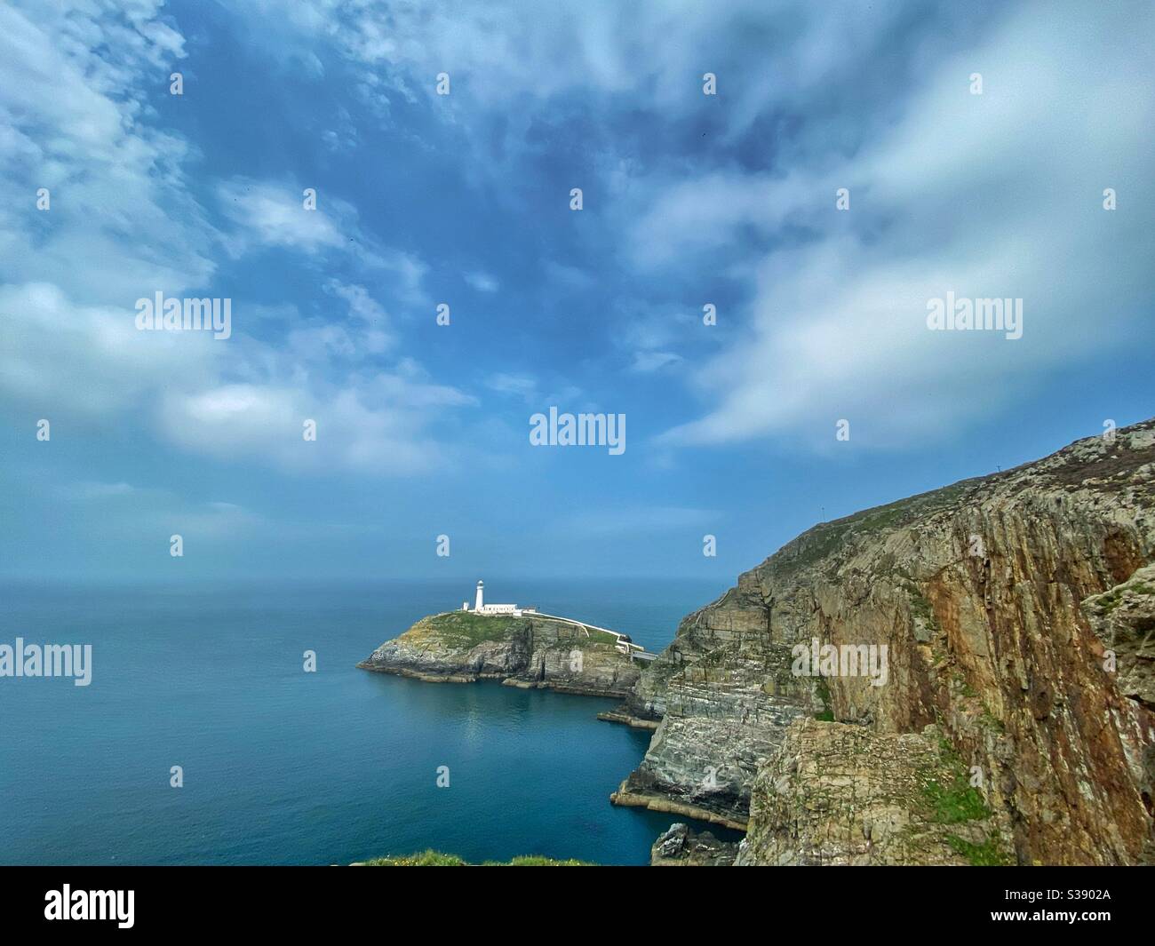 Vue grand angle, composition du paysage, phare de la pile sud, Holyhead, Anglesey, pays de galles du nord, espace texte Banque D'Images