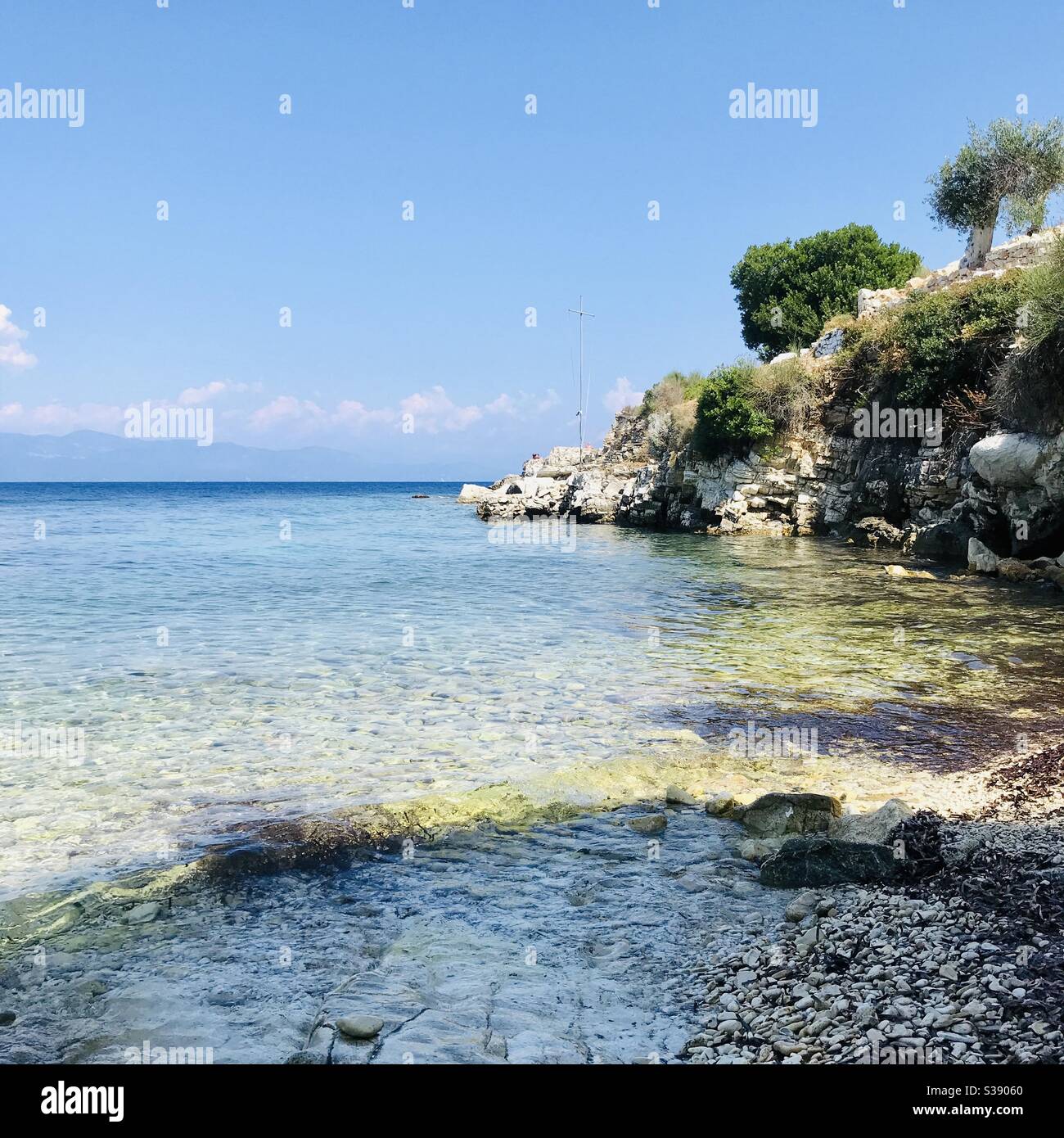 Une petite baie sur l'île grecque de Paxos Banque D'Images