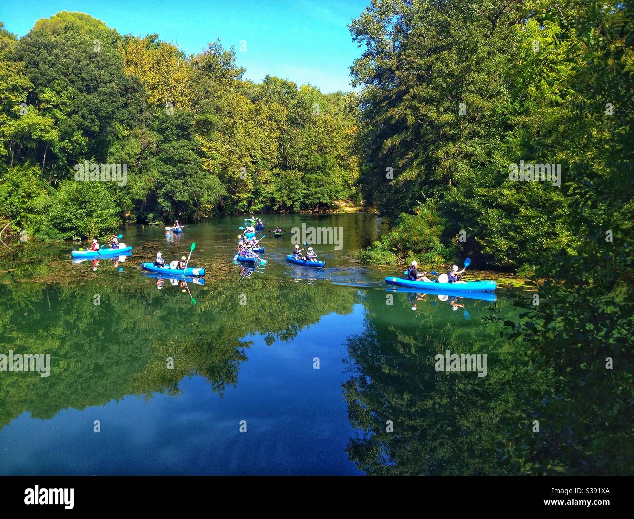 Canoë-kayak sur le fleuve Lez à Montpellier en France - Image de stock capturée avec un smartphone