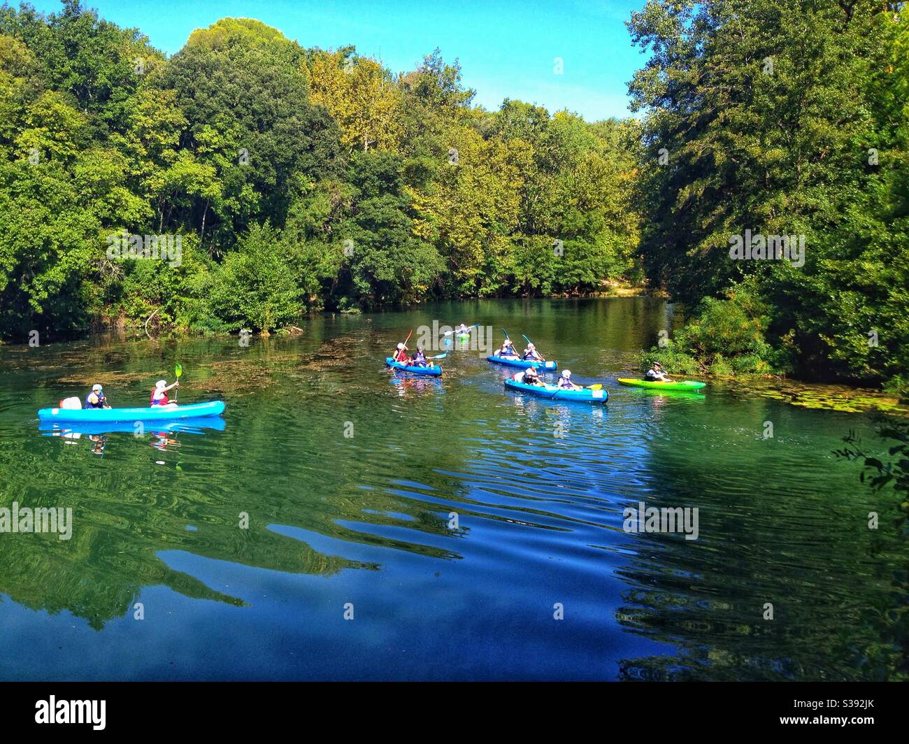 Canoë-kayak sur la rivière Lez à Montpellier - Image de stock capturée avec un smartphone