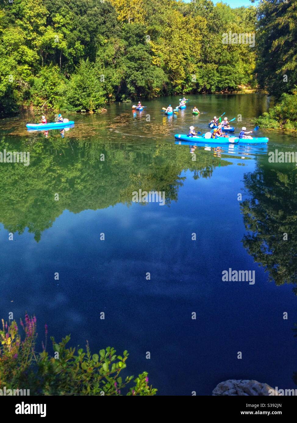 Canoë-kayak sur la rivière Lez à Montpellier - Image de stock capturée avec un smartphone