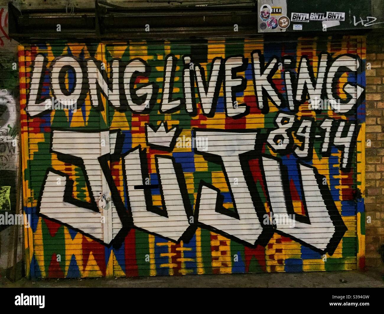 Long live King JuJu graffiti peint sur mur de brique dans Londres, Royaume-Uni - Image de stock capturée avec un smartphone