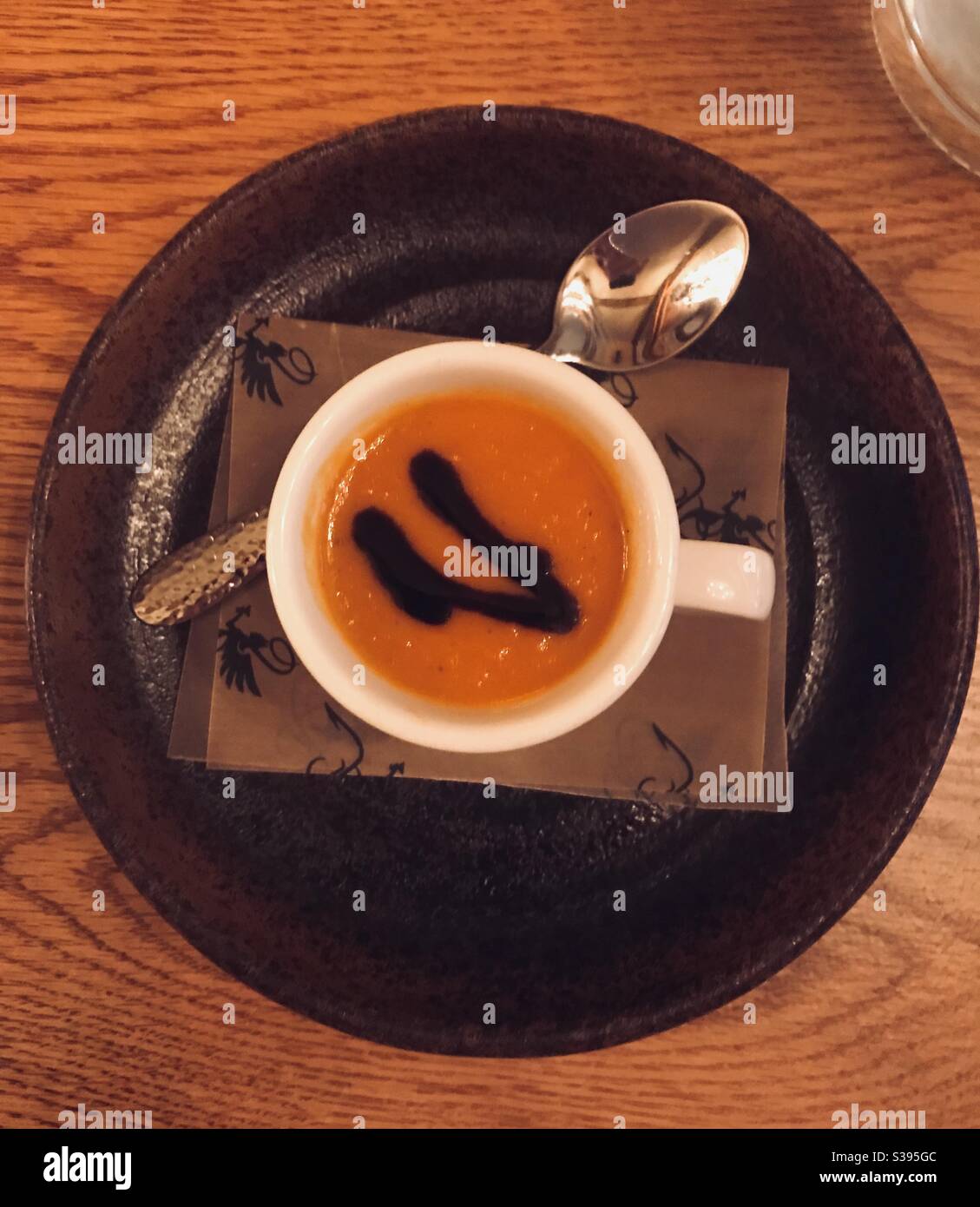 Soupe de tomates et de vinaigre balsamique à Dexter’s, Carmarthen, pays de Galles. Banque D'Images