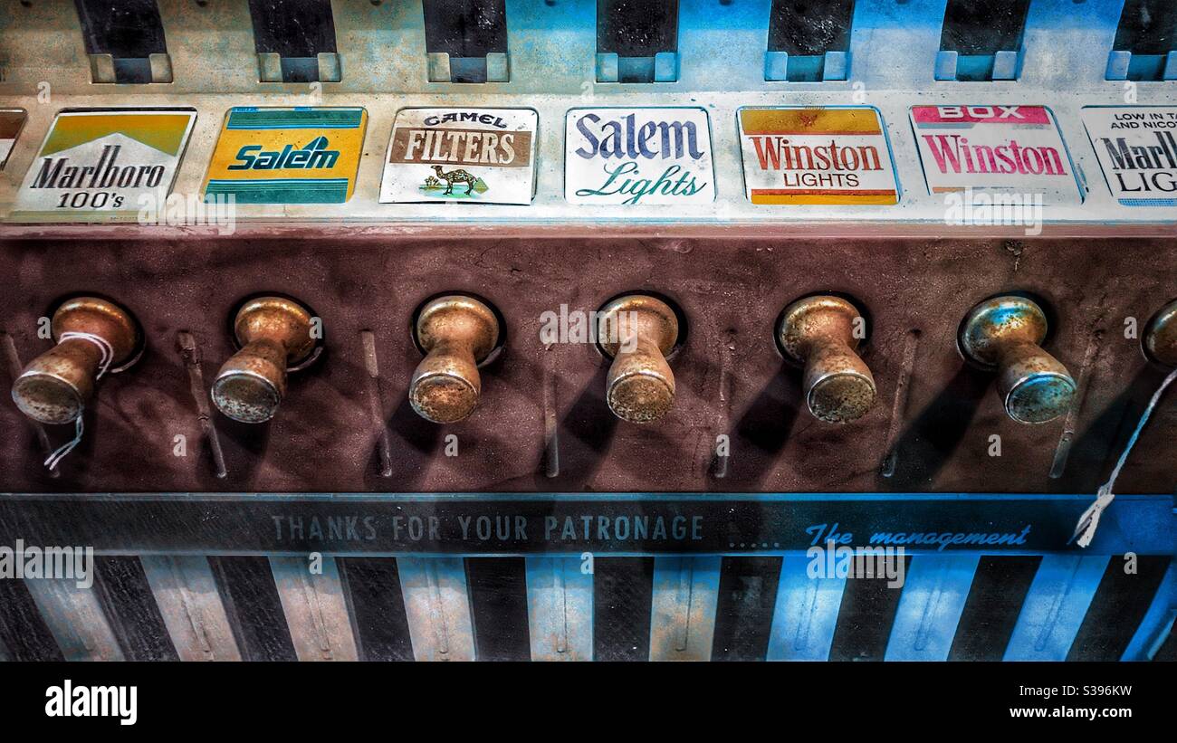 Distributeur automatique de cigarettes Vintage Banque D'Images