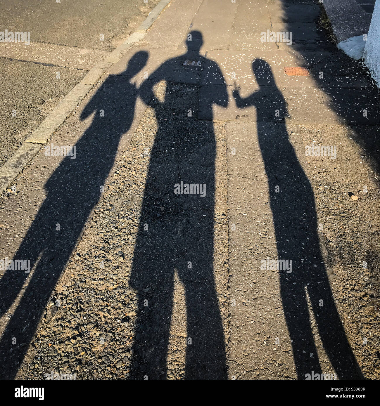 Un père avec deux filles Banque D'Images