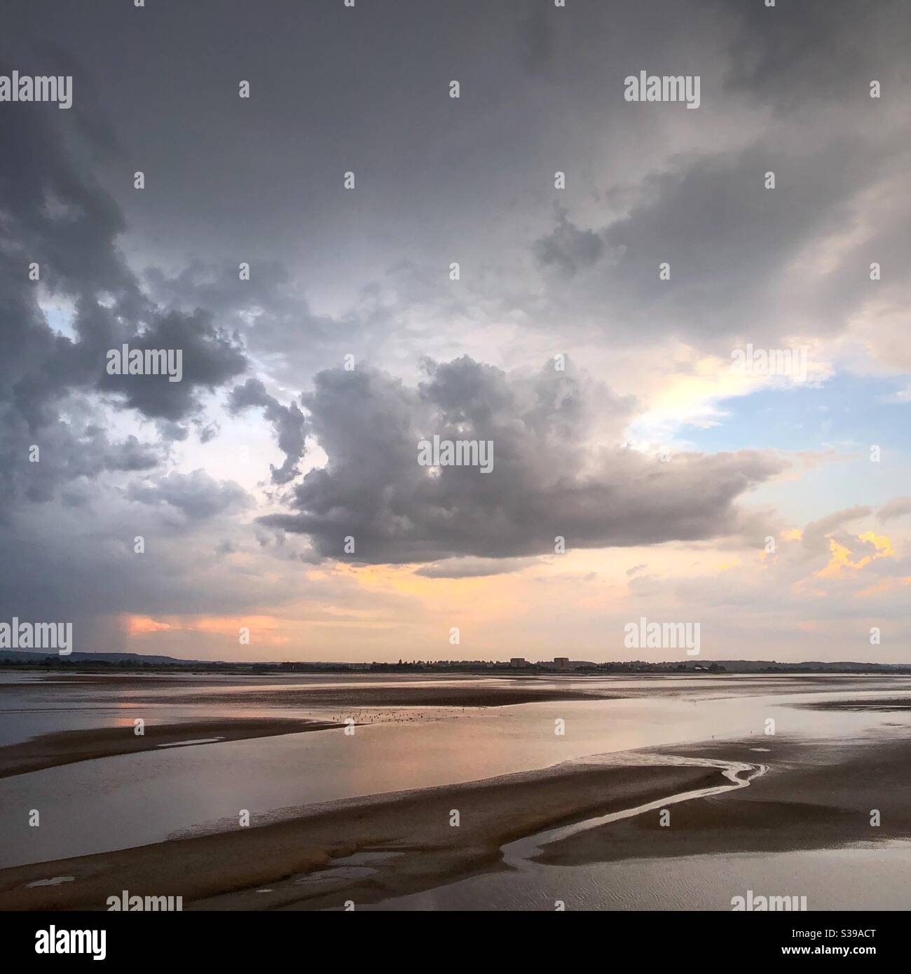 Rivière Severn au coucher du soleil. - Image de stock capturée avec un smartphone