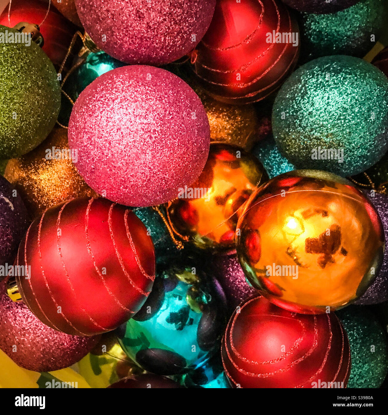 Arbre de Noël baubles - Image de stock capturée avec un smartphone