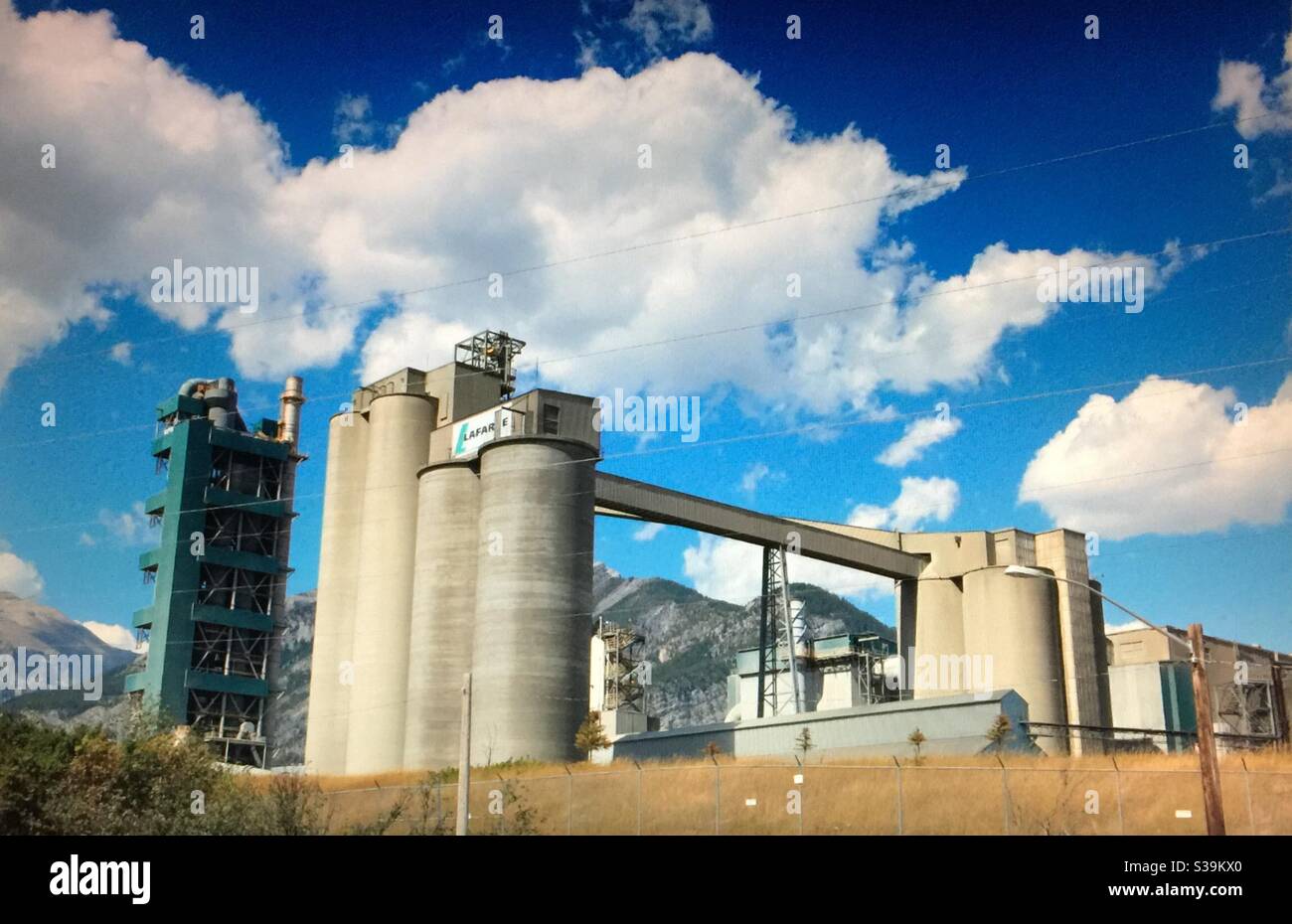 Voyager Alberta, usine de ciment Lafarge, Exshaw, Alberta, Rocheuses canadiennes , industrie, entreprise, fabrication, Banque D'Images