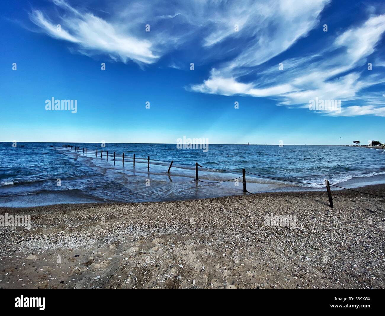 Bord de lac de Chicago à la plage vide de North Avenue Banque D'Images