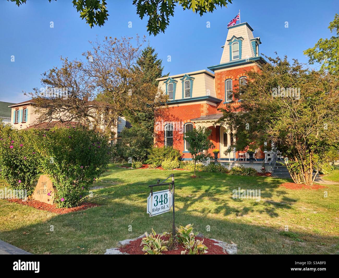 Un édifice colonial historique en brique rouge à Ridgeway, Ontario, Canada. Banque D'Images