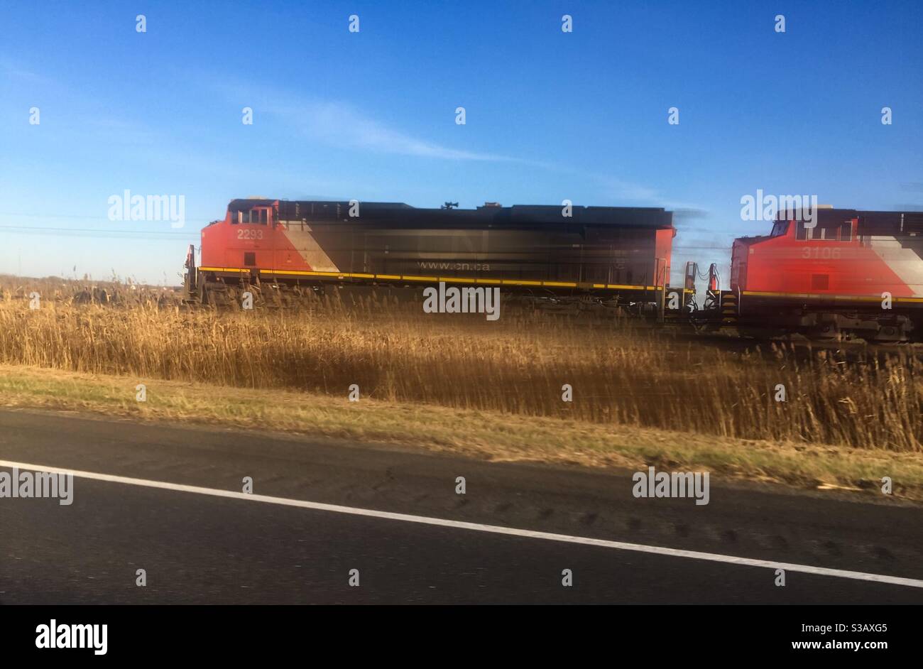 Train et route - Image de stock capturée avec un smartphone