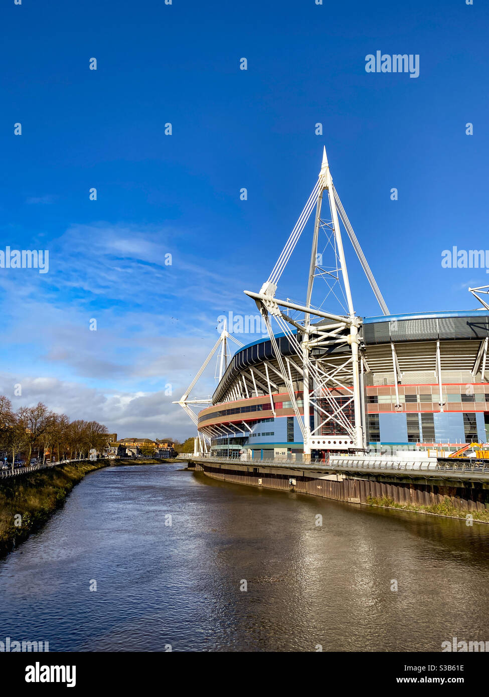 Stade de la Principauté dans le centre-ville de Cardiff. Il est situé le long de la rivière Taff Banque D'Images
