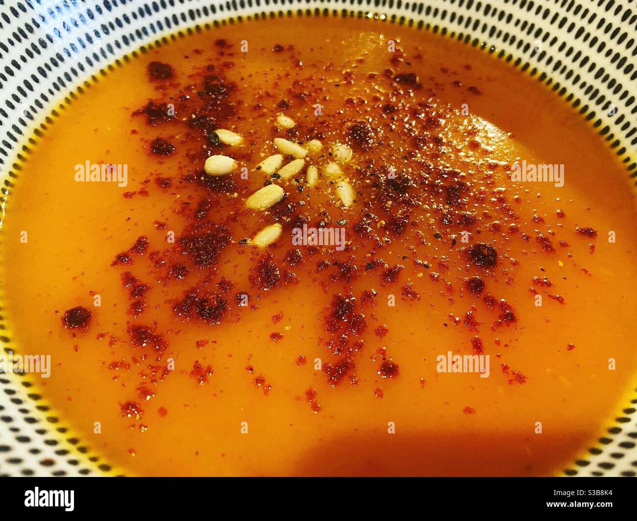 Soupe à la courge musquée fait maison - Image de stock capturée avec un smartphone