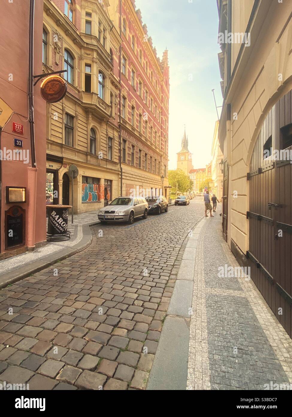 Petite rue Banque de photographies et d’images à haute résolution - Alamy