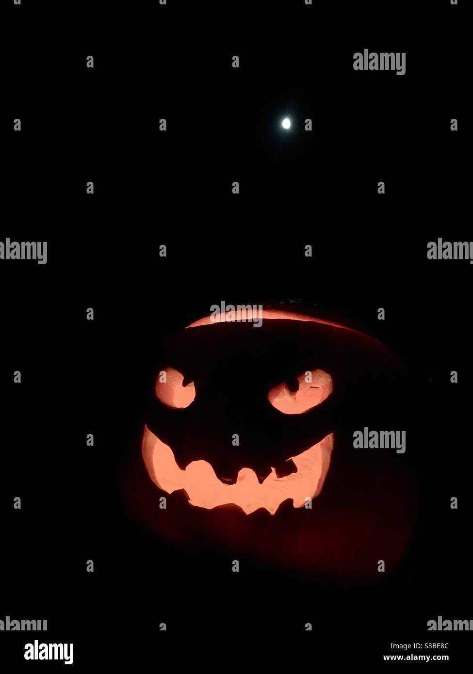 Pour l'Halloween citrouille sculptée Banque D'Images