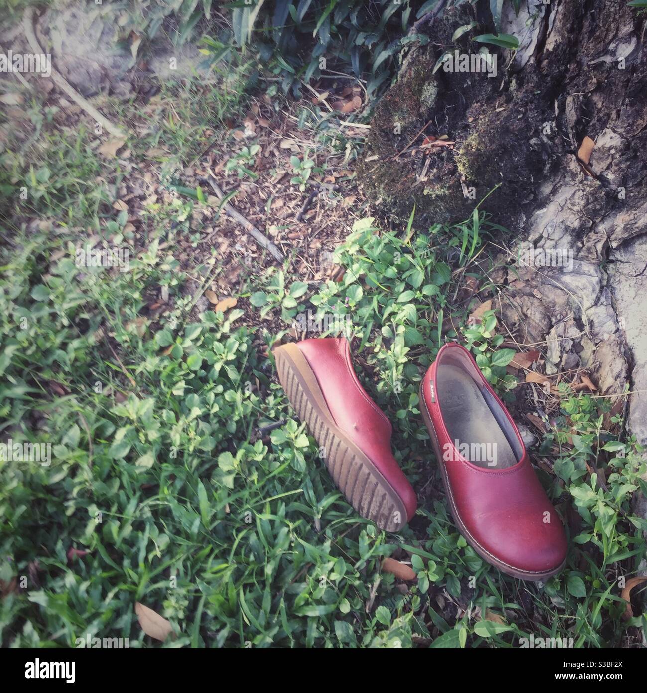 Chaussures rouges déplacées Banque D'Images
