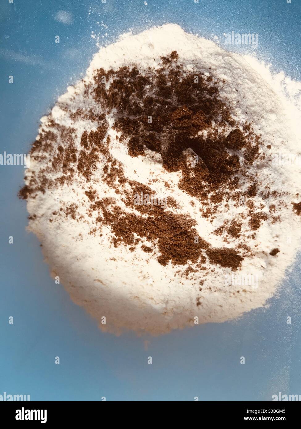 mélange de gâteau brun et blanc Banque D'Images