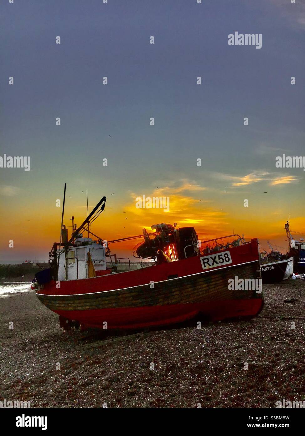 Hastings bateau de pêche sur la plage Banque D'Images