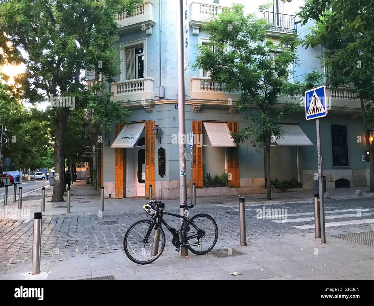 Rue. Madrid, Espagne. - Image de stock capturée avec un smartphone