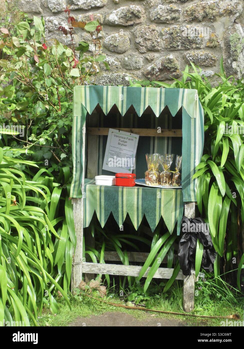 Petit fudge doux inoccupé sur Bryher, les îles de Scilly, Cornouailles, Angleterre le jour de l'été. Banque D'Images