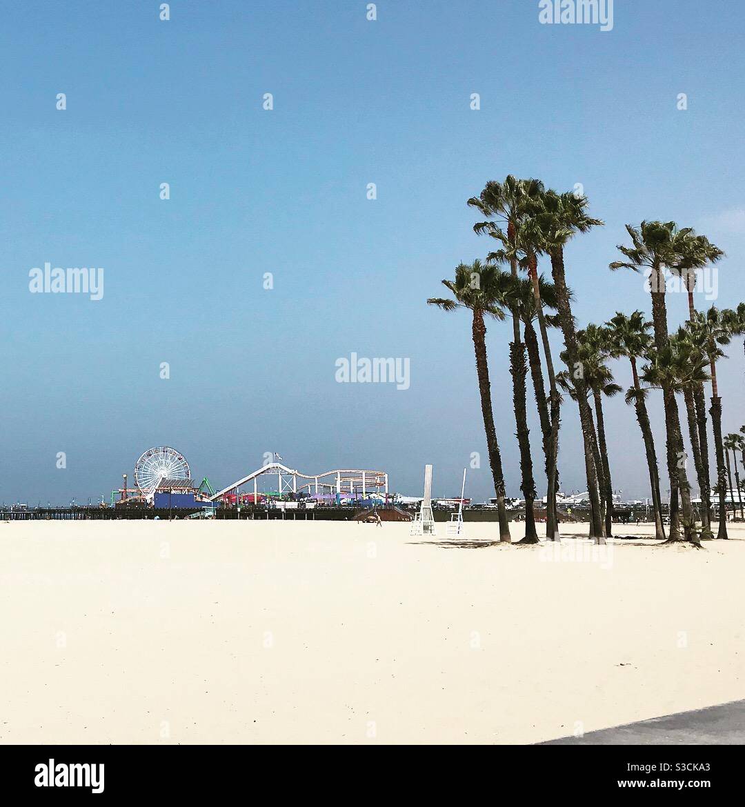 Plage de Santa monica avec jetée Banque D'Images