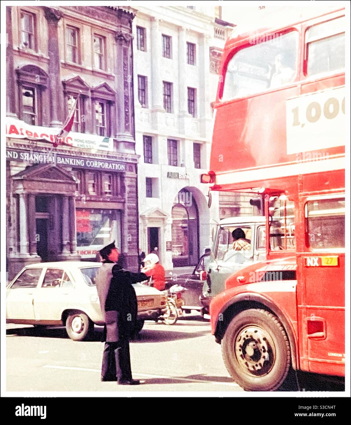 Trafalgar Square Londres, fin des années 70. - Image de stock capturée avec un smartphone