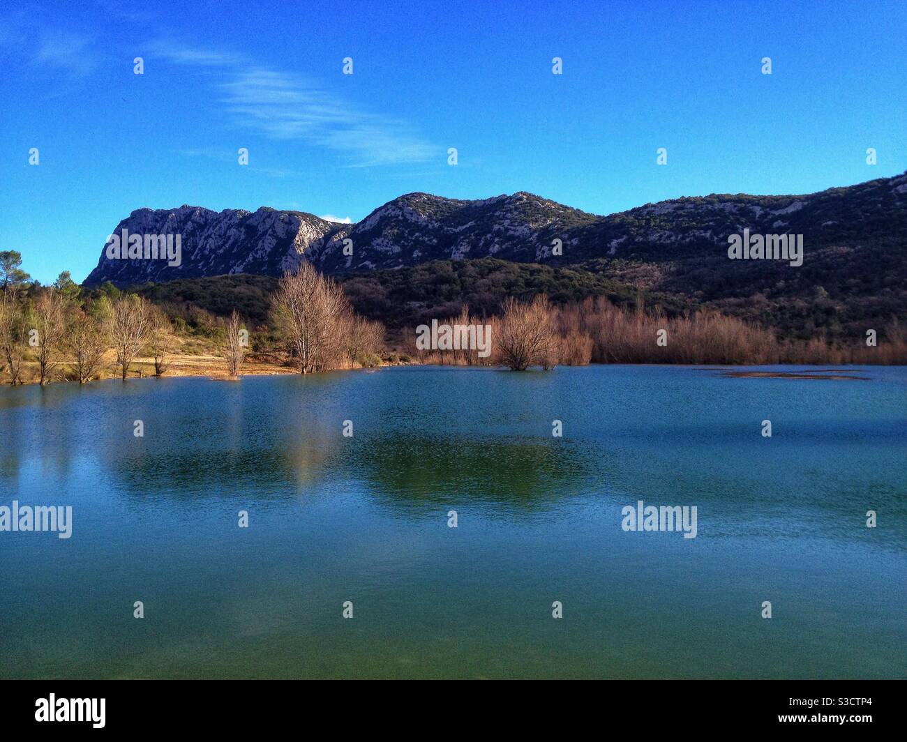 Pic St Loup météo, le lac Jasse en hiver, Occitanie France Photo Stock -  Alamy