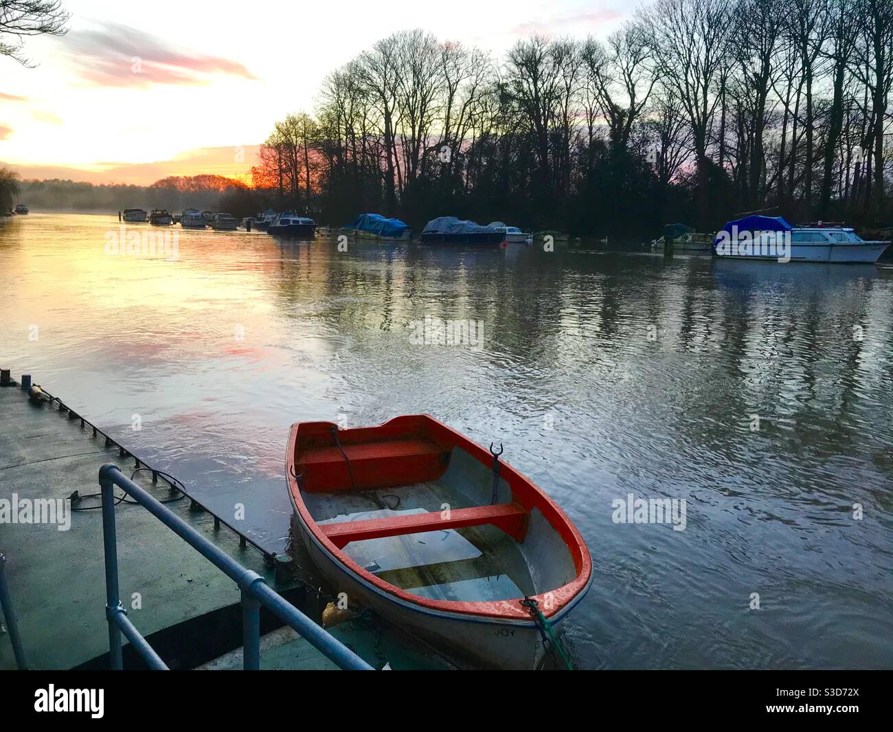 Au lever du soleil en bateau - Image de stock capturée avec un smartphone