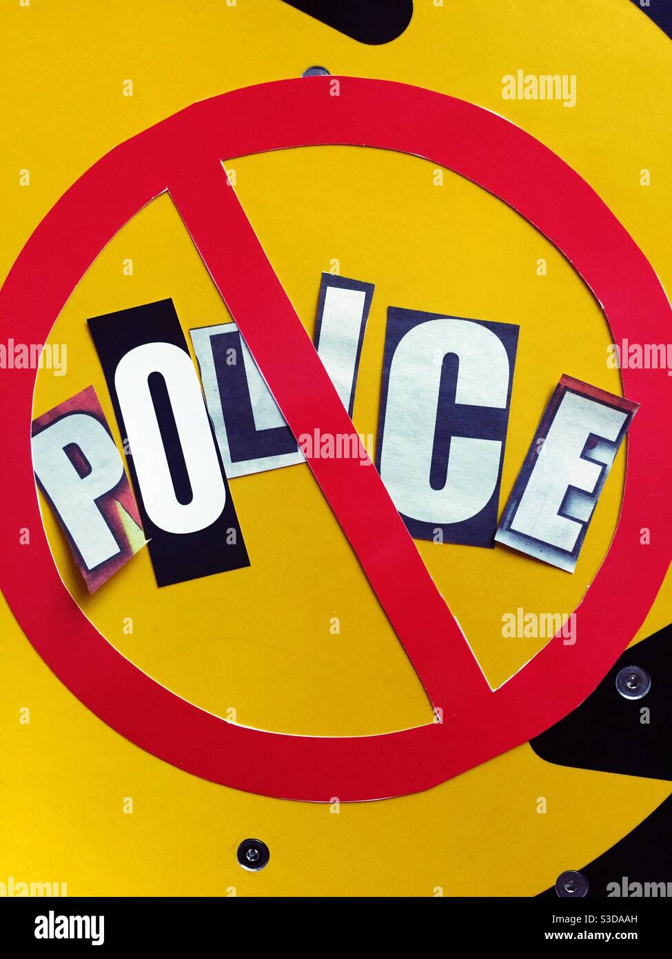 Le concept annuler la police en utilisant des lettres de papier découpé dans le mot rançon note effet à l'intérieur du symbole international no, USA Banque D'Images