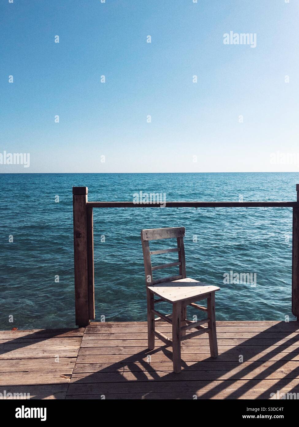 Chaise longue au bord de la mer Banque D'Images