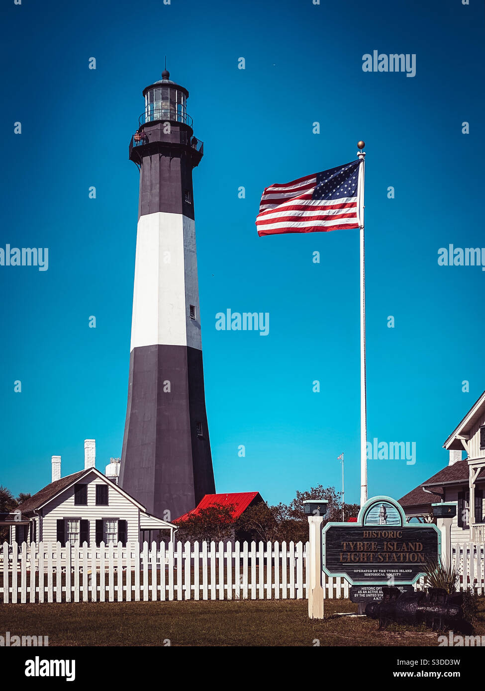 Phare de Tybee Island sur Tybee Island près de Savannah, Géorgie. Tybee Island Light est le phare le plus ancien et le plus haut de Géorgie. - Image de stock capturée avec un smartphone