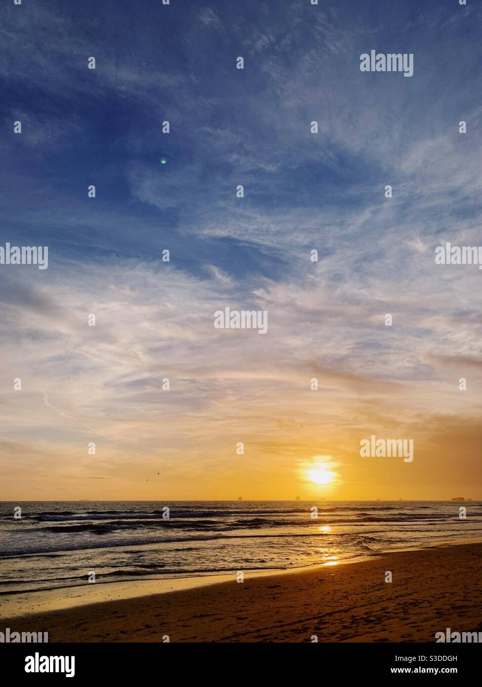 Coucher de soleil sur la plage de Californie. - Image de stock capturée avec un smartphone