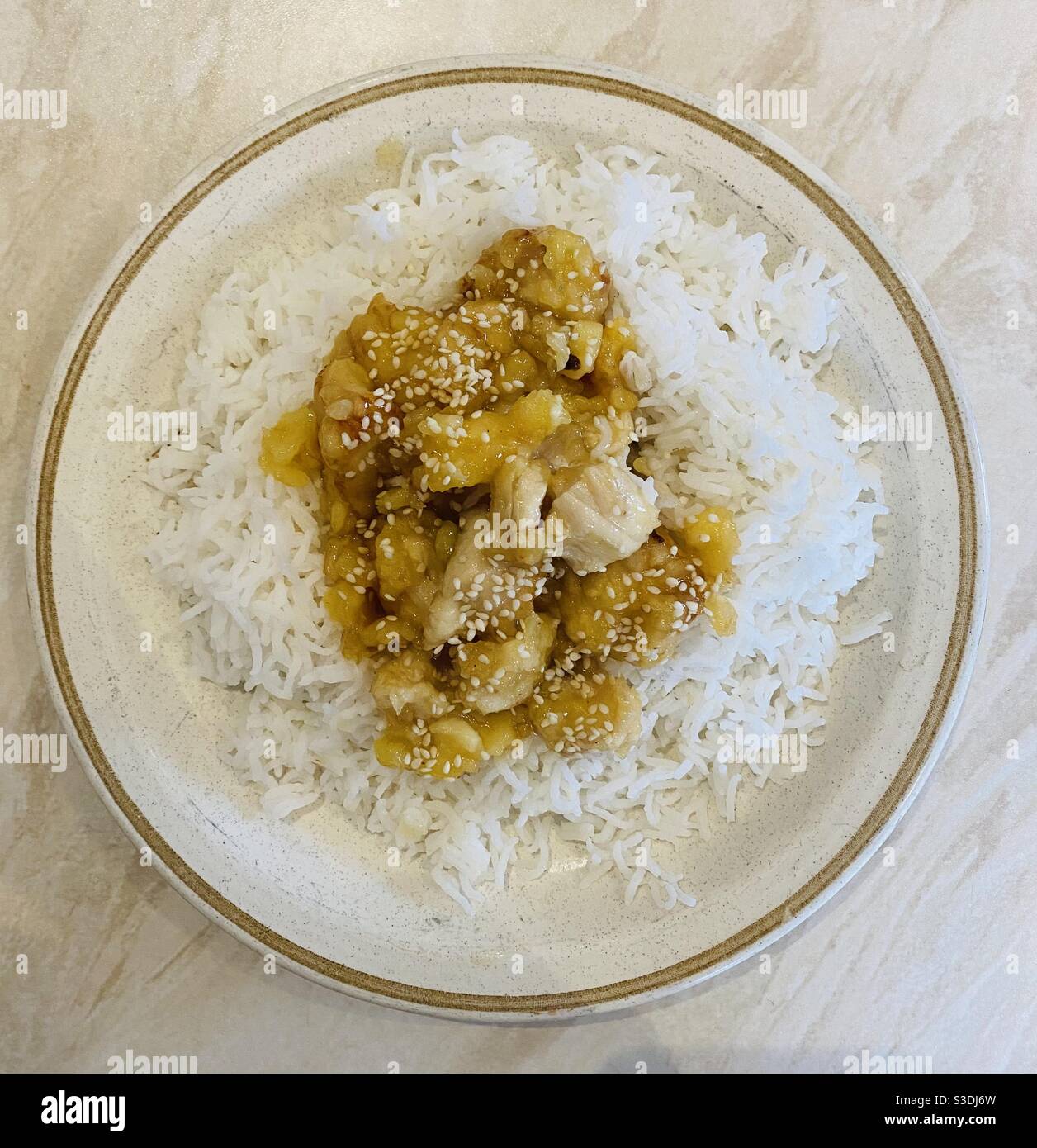 Miel et poulet au citron avec riz. Banque D'Images