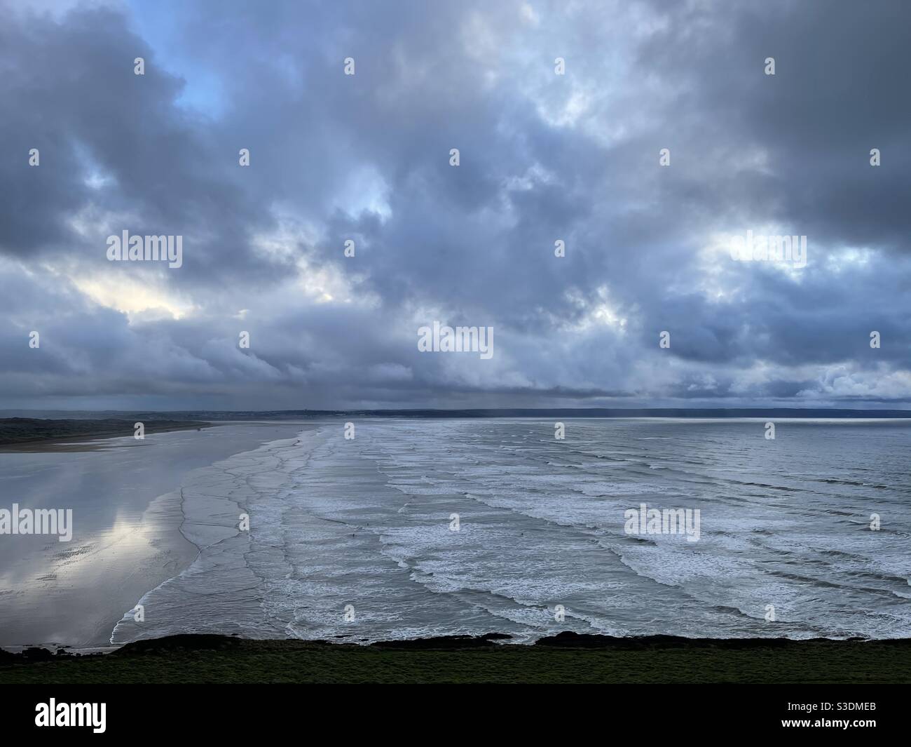 Ciel d'hiver sur Staunton Beach Banque D'Images