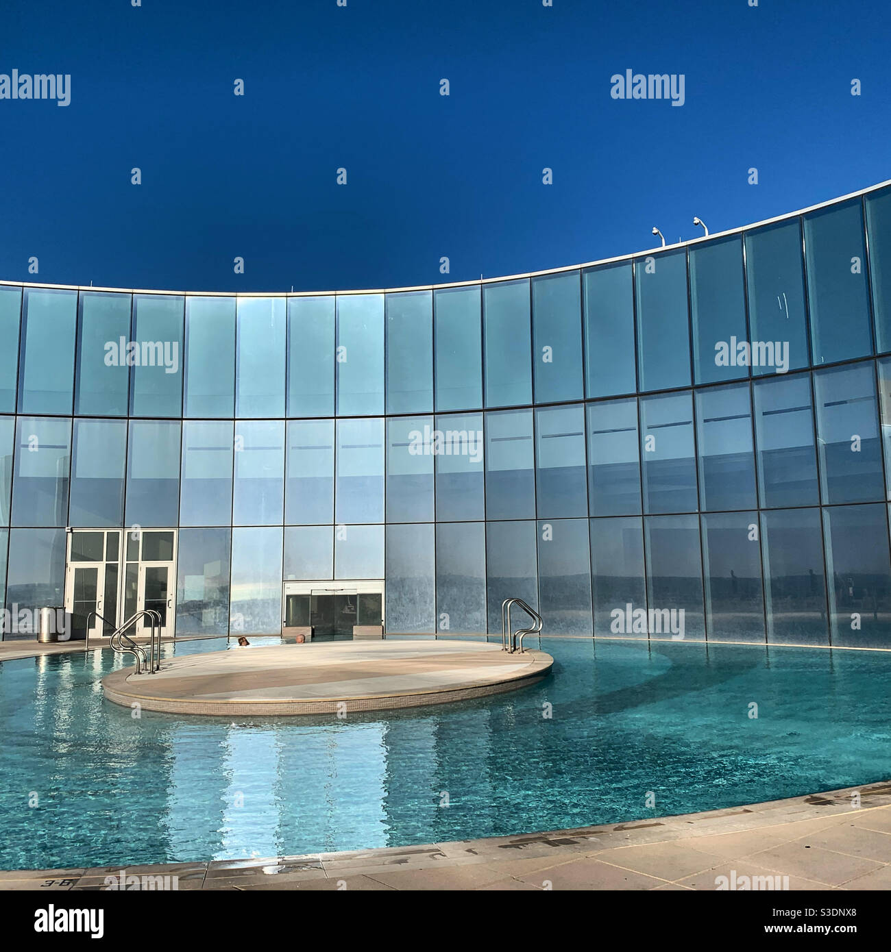 Octobre 2020, Eclipse, piscine intérieure/extérieure, Ocean Casino Resort, Atlantic City, New Jersey, États-Unis - Image de stock capturée avec un smartphone