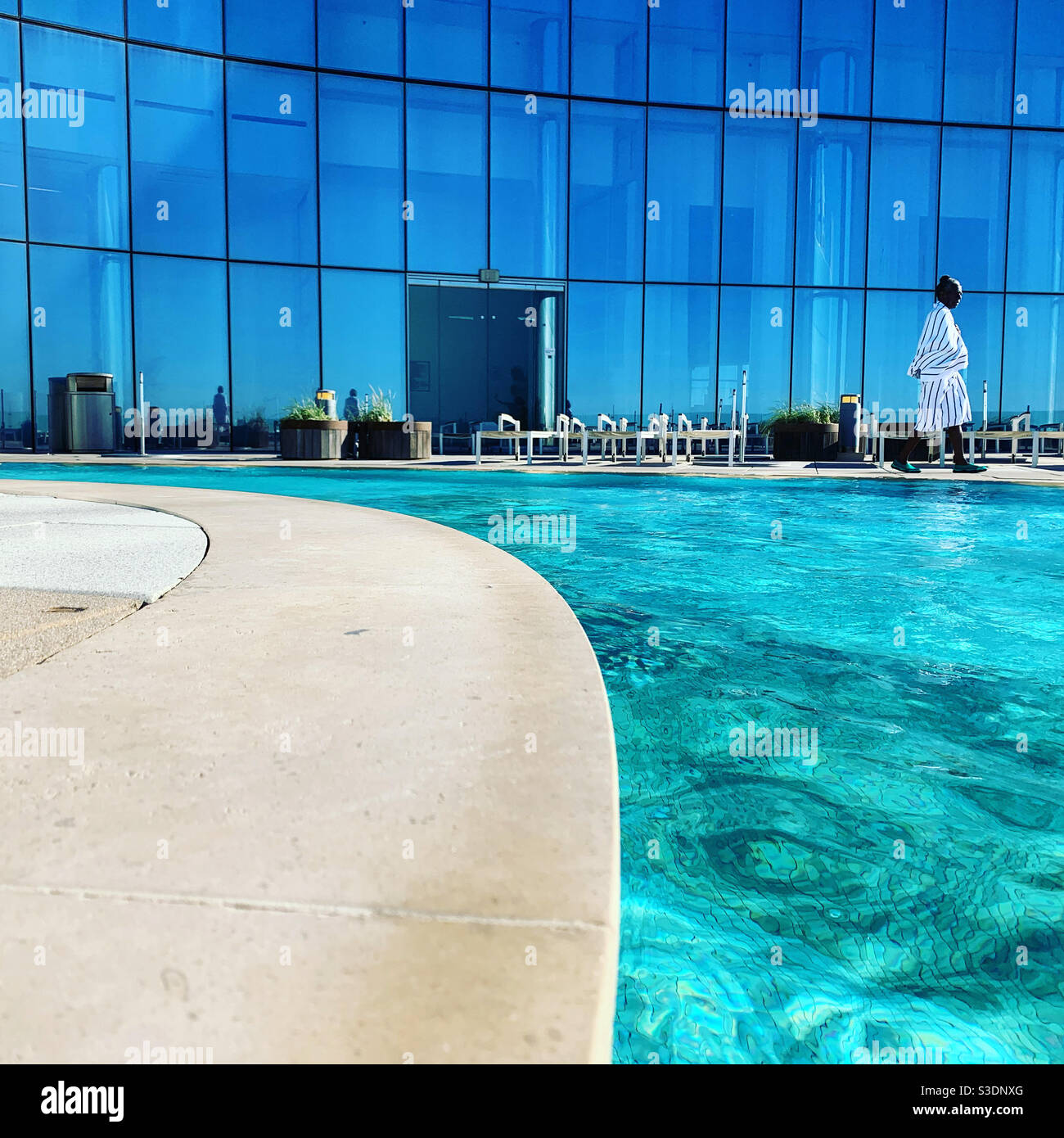Octobre 2020, partie extérieure de la piscine intérieure/extérieure Eclipse, Ocean Casino Resort, Atlantic City, New Jersey, États-Unis - Image de stock capturée avec un smartphone