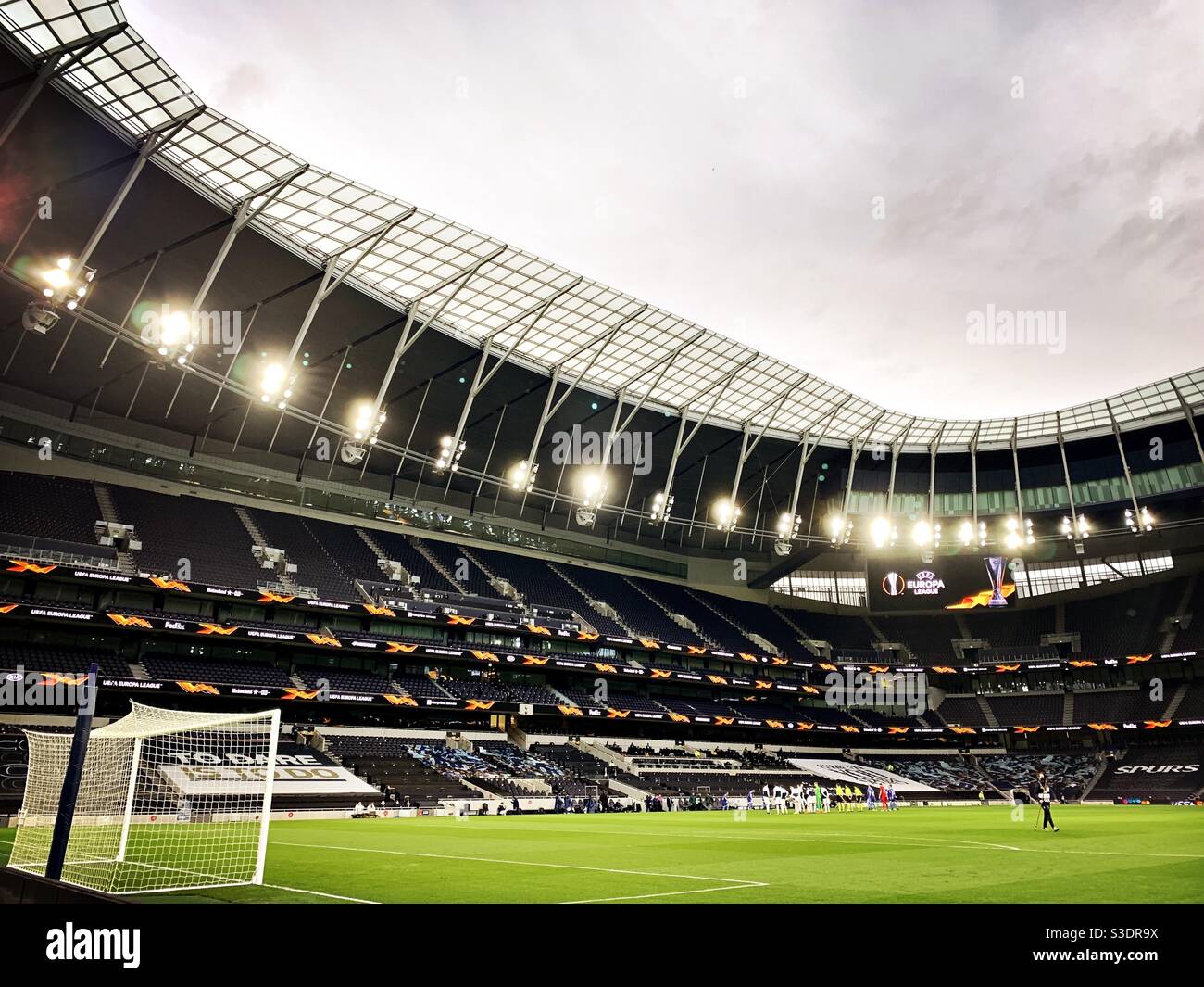 Une vue générale montrant le stade, qui abrite le club de football Tottenham Hotspur à Londres. Banque D'Images