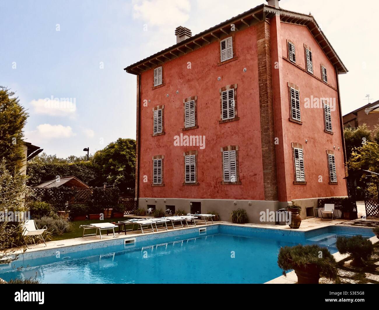 La piscine et la construction de Villa Alba, un hôtel à San Gimignano, Toscane, Italie, Europe Banque D'Images