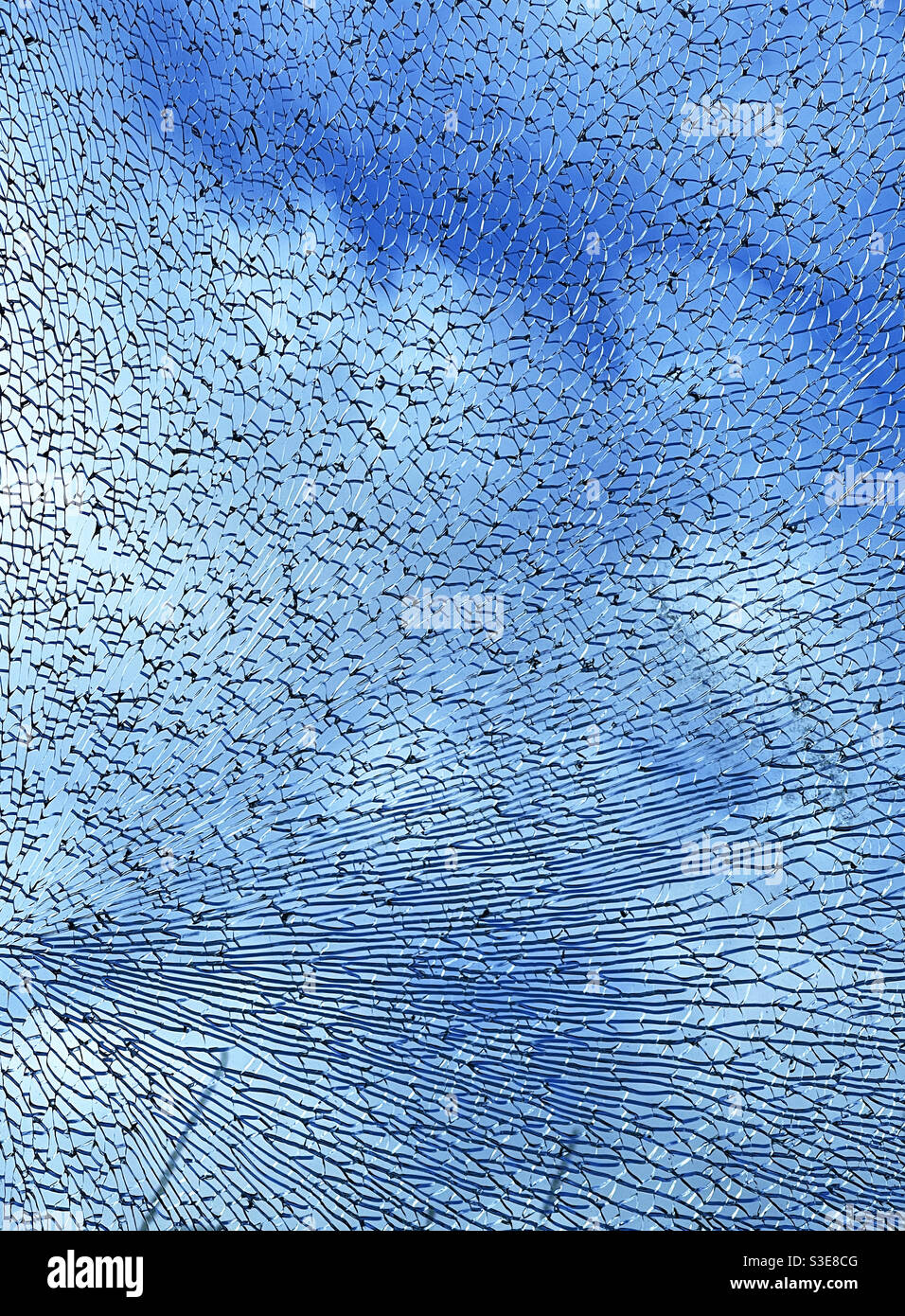 Motif complexe formé de verre renforcé qui a cassé Banque D'Images