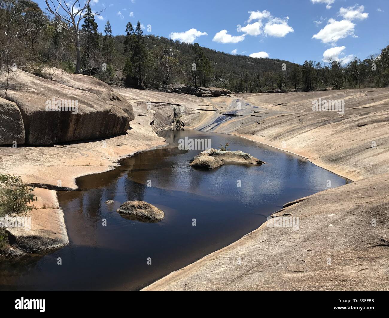 Piscine de roche dans le parc national de Girraween dans le Queensland, en Australie - Image de stock capturée avec un smartphone