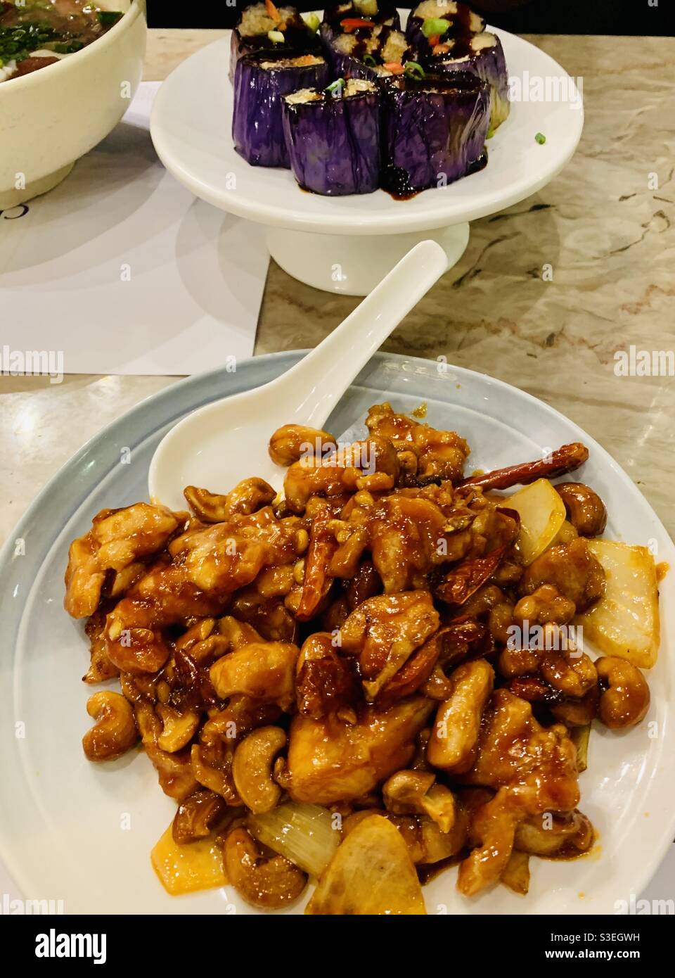 Poulet aux noix de cajou style chinois. Banque D'Images