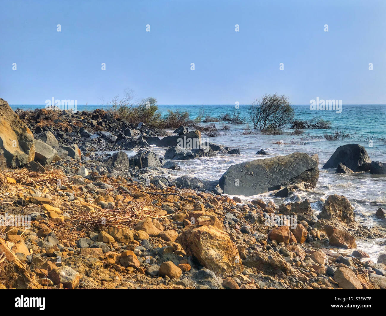 Chute de roche sur la plage de Seatown Dorset qui s'est effondrée en avril 2021 Banque D'Images