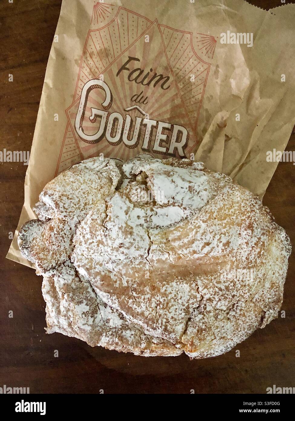 Pâte fourrée de chocolat français et d'amandes. Banque D'Images