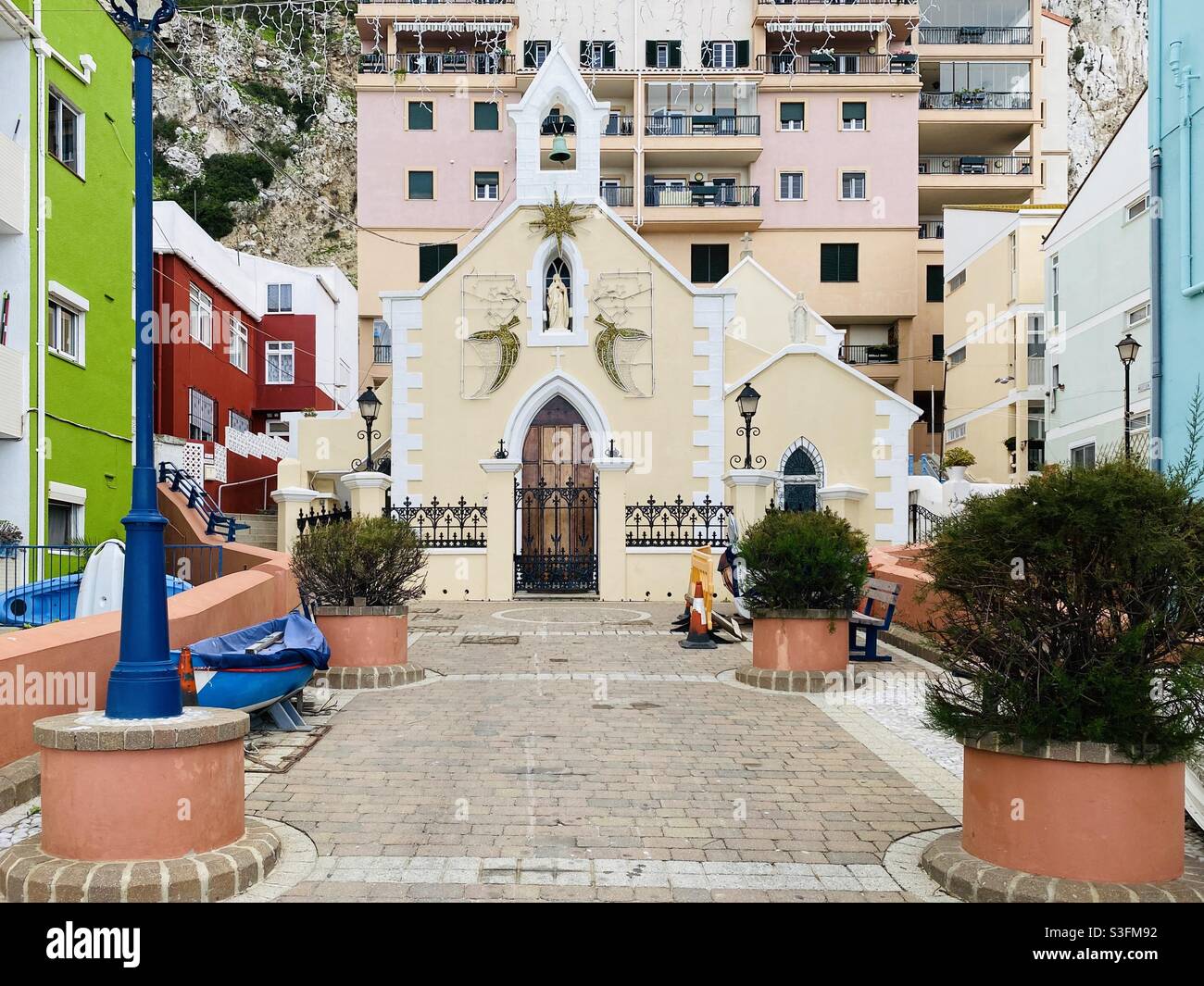Notre Dame des Sorrows, une église catholique romaine à Gibraltar. Il se trouve dans le vieux village de Catalan Bay, à l'est du Rocher Banque D'Images