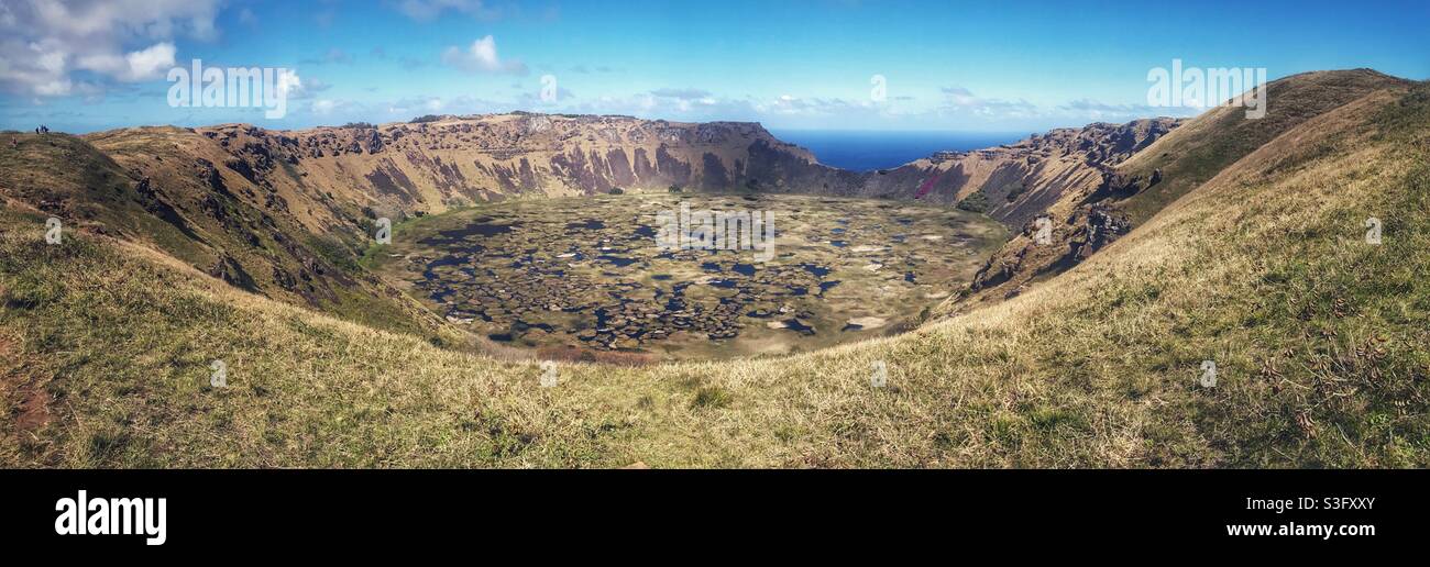 Vue panoramique sur le cratère de Rano Kau sur l'île de Pâques, au Chili Banque D'Images