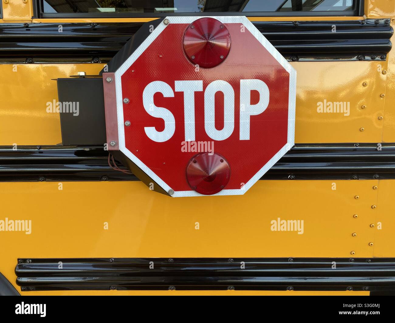 Arrêtez de signer le bus scolaire - Image de stock capturée avec un smartphone