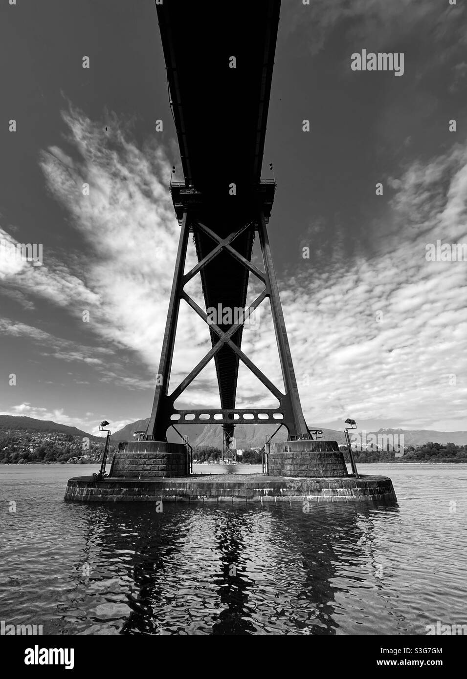 Sous le pont Lions Gate. Vancouver, C.-B. Canada. Banque D'Images