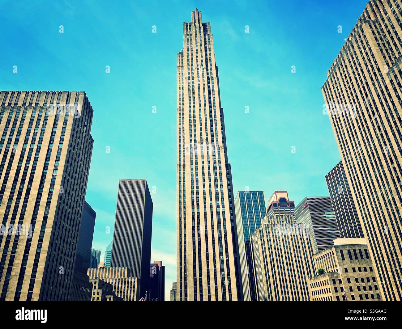 Le gratte-ciel et le Rockefeller Center sont surmontés par le pont d'observation touristique « le sommet du rocher », NYC, États-Unis Banque D'Images